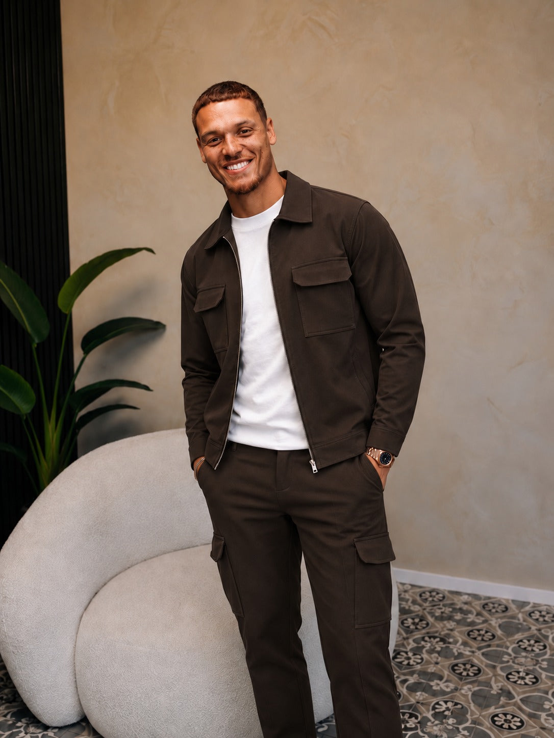 Essential Suit Dark Coffee - lifestyle staand