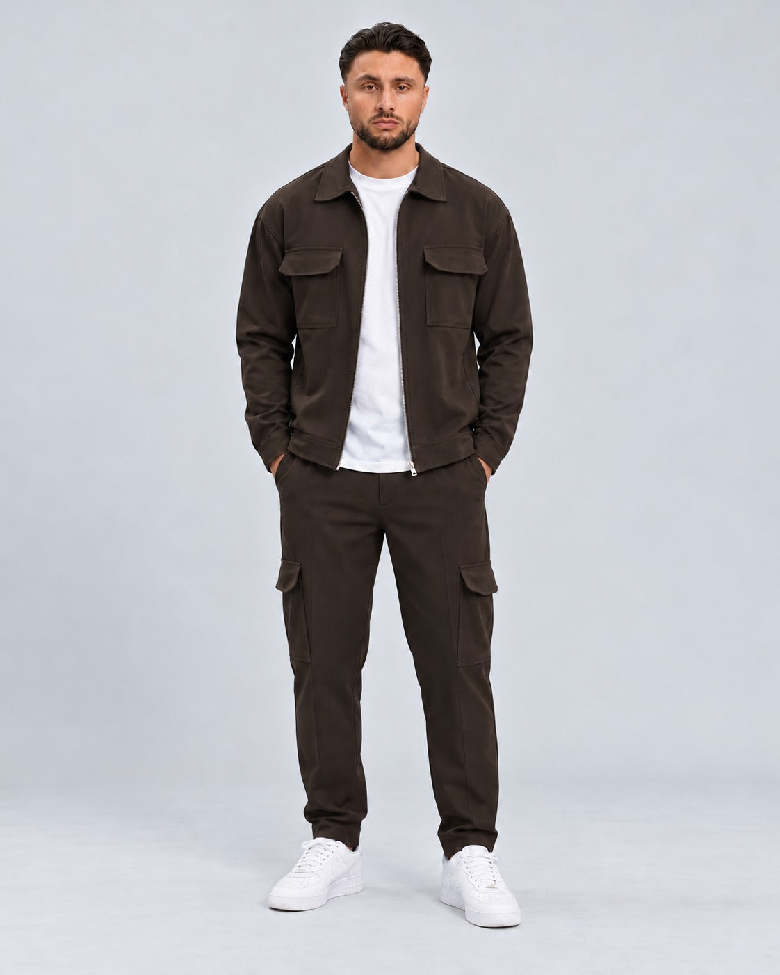 Essential Suit Dark Coffee - voorkant studio