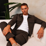 Essential Suit Dark Coffee - lifestyle zittend