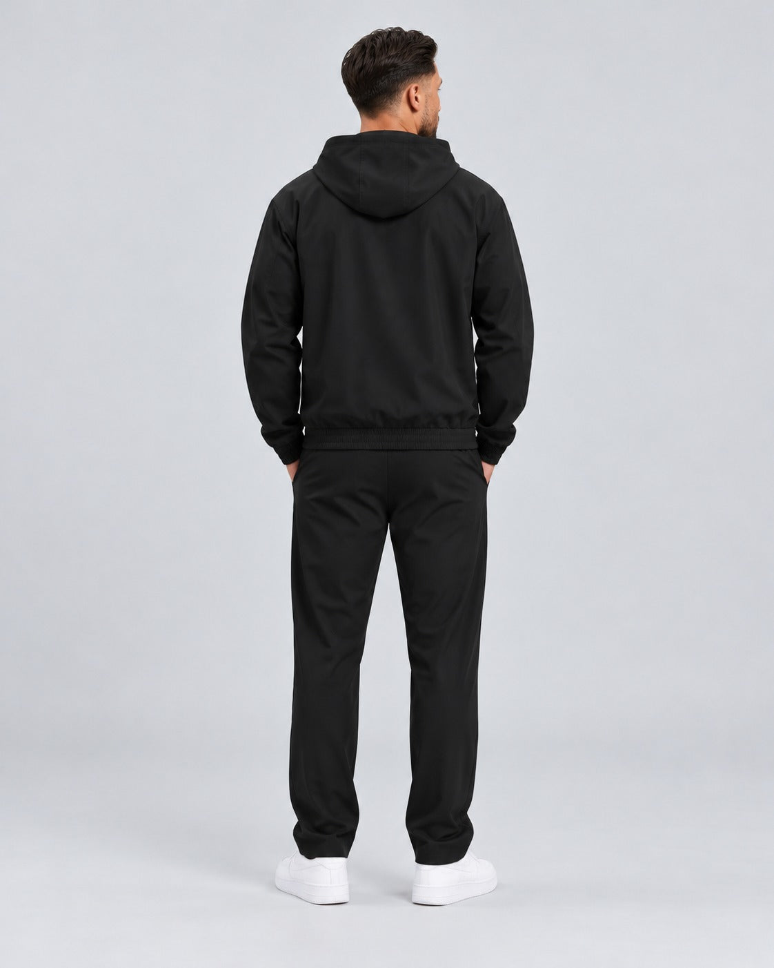 Core Tech Tracksuit Black - achterkant studio