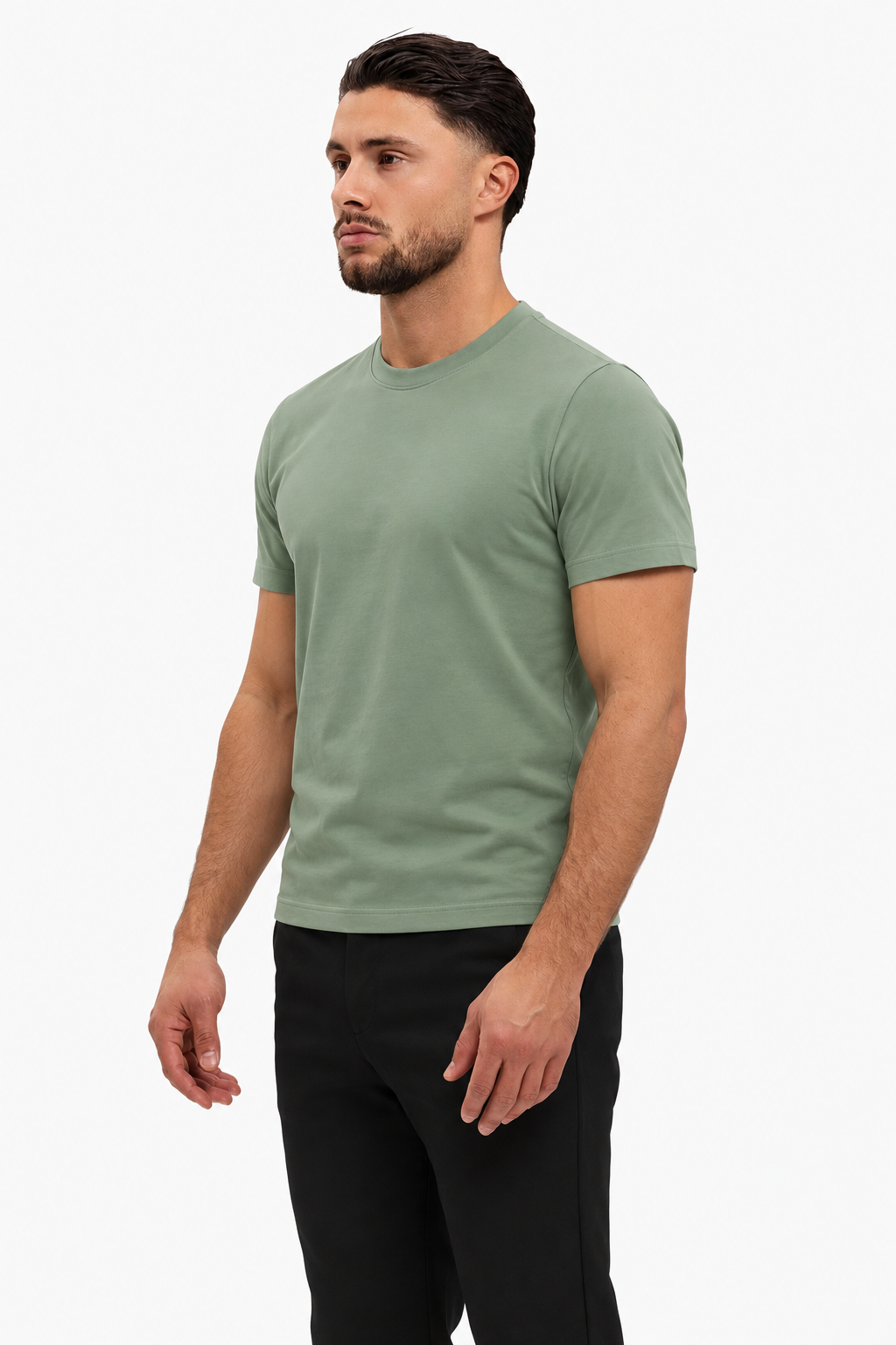 Classic Cotton T-shirt mint — studio side, zwarte pantalon