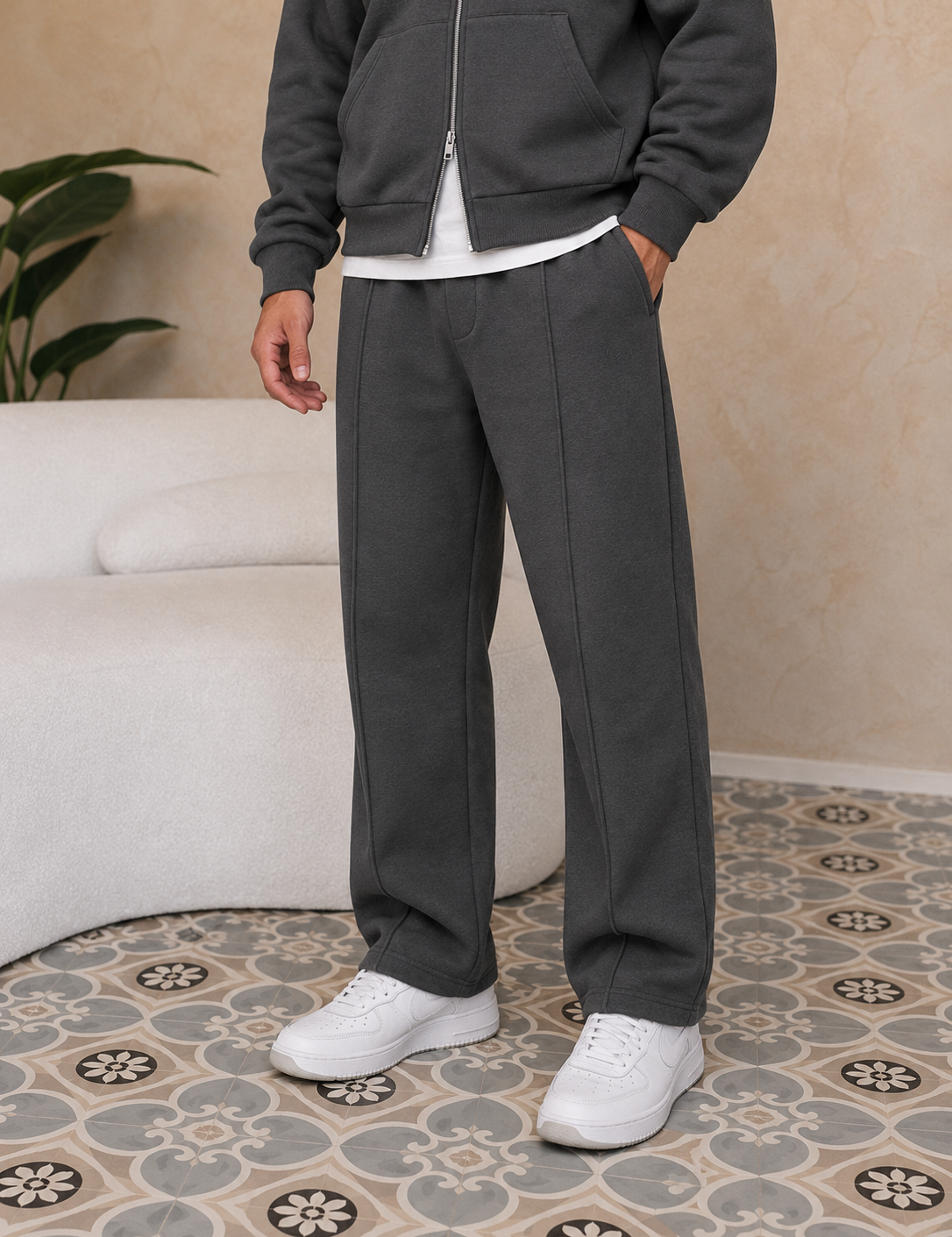 Deluxe Jogger Dark Grey, gedragen