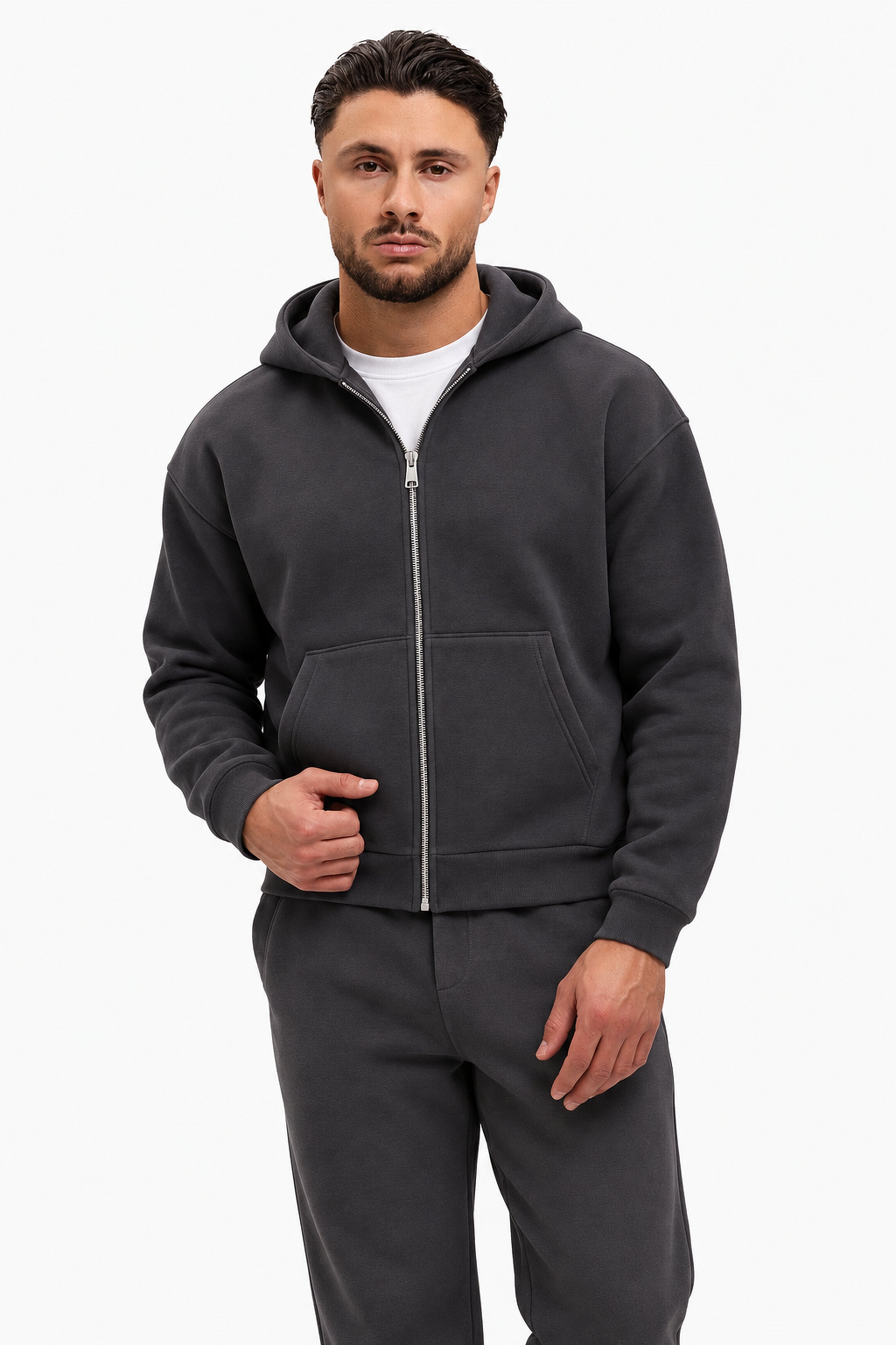 Essential Vest Antraciet, pose