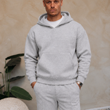 Essential Hoodie Light Grey, gedragen