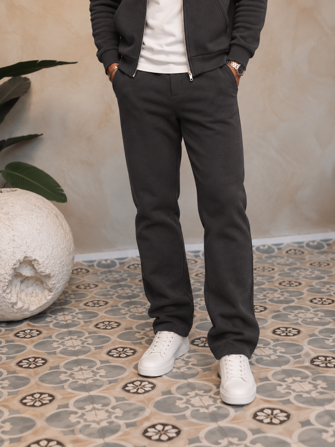 Essential Jogger Antraciet, gedragen