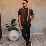 CORE BODYWARMER BEIGE BROWN met passend Gloss-shirt en zwarte broek – lifestyle 2