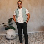 CORE BODYWARMER MINT met passend Gloss-shirt en zwarte broek – lifestyle 1