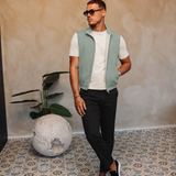 CORE BODYWARMER MINT met passend Gloss-shirt en zwarte broek – lifestyle 2