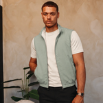 CORE BODYWARMER MINT met passend Gloss-shirt en zwarte broek – lifestyle 3