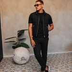 BASE BODYWARMER BLACK met passend Gloss-shirt en zwarte broek – lifestyle 2