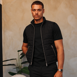 BASE BODYWARMER BLACK met passend Gloss-shirt en zwarte broek – lifestyle 3