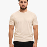 Gloss Essential Shirt Beige – studio voorkant, zwarte pantalon