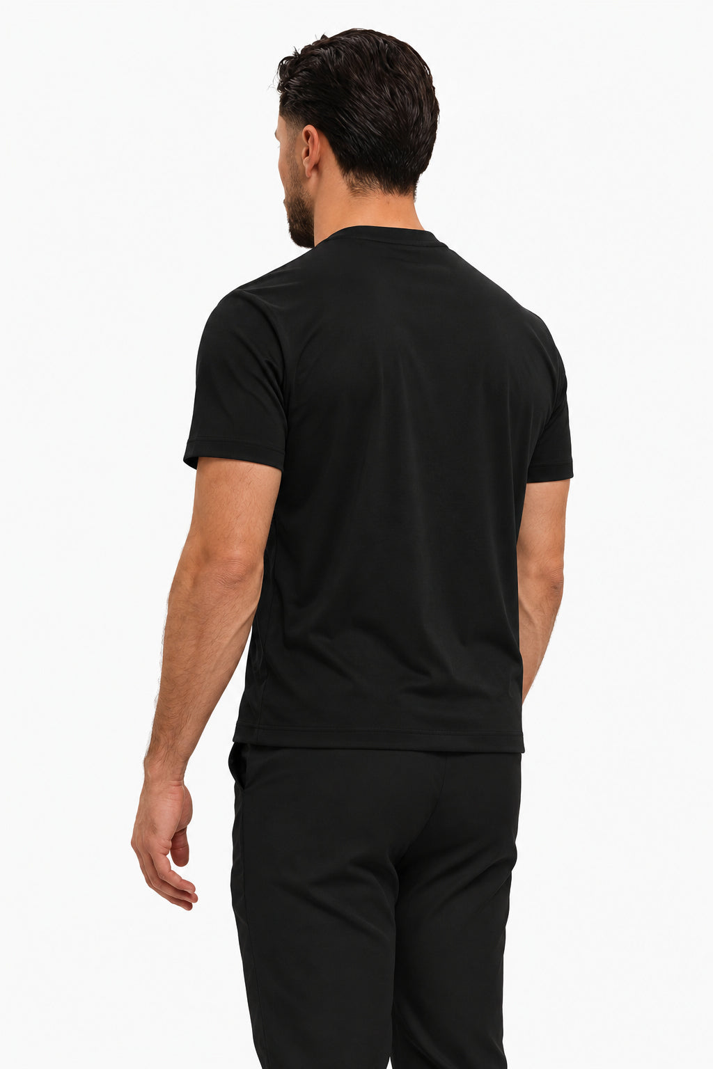 Gloss Essential Shirt black – studio back, zwarte pantalon