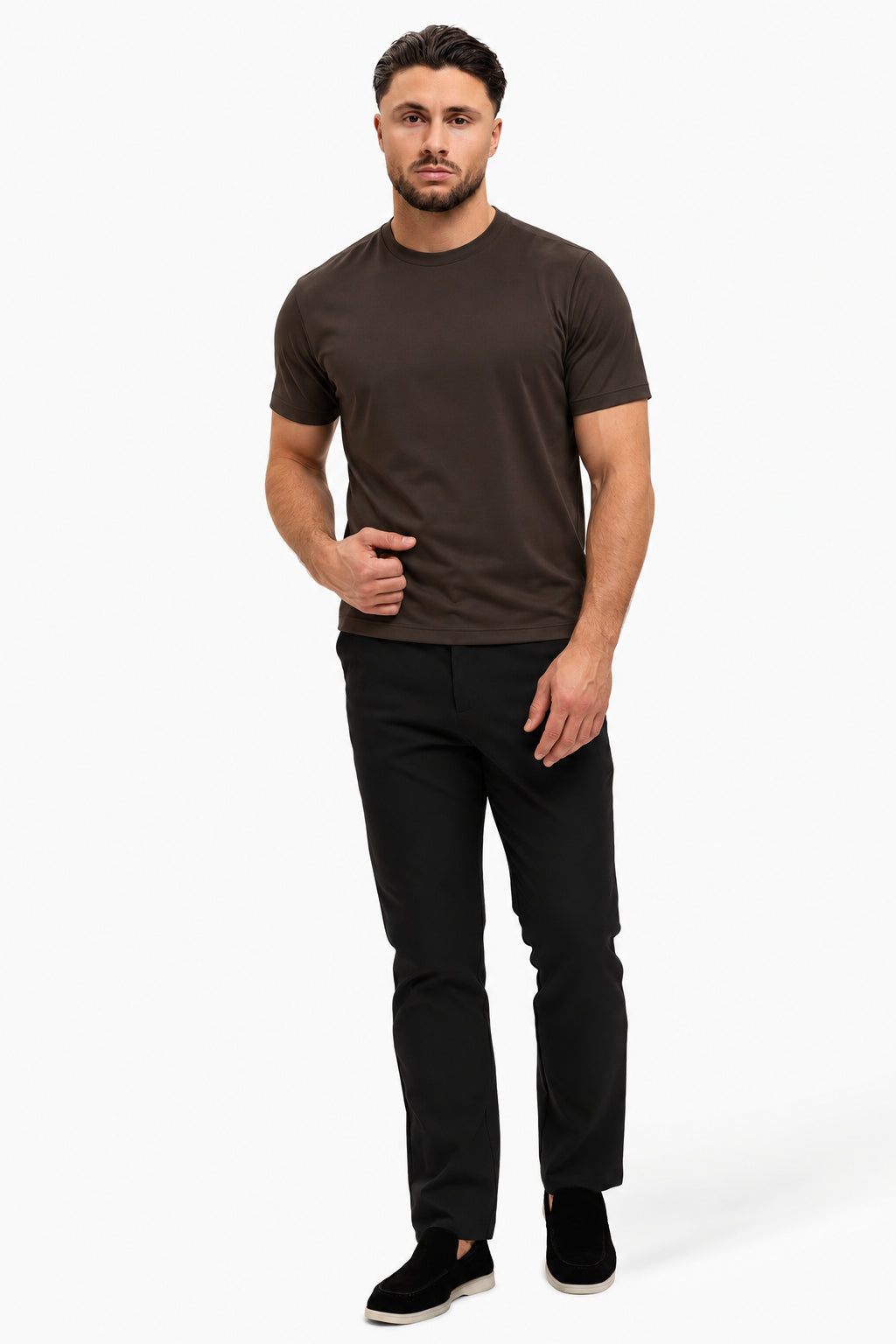 Gloss Essential Shirt deep-brown – studio full, zwarte pantalon