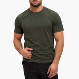 Gloss Essential Shirt midnight-olive – studio pose, zwarte pantalon