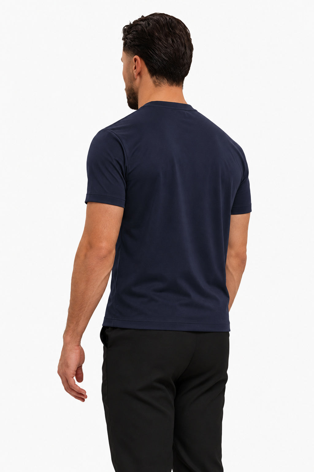 Gloss Essential Shirt navy – studio back, zwarte pantalon