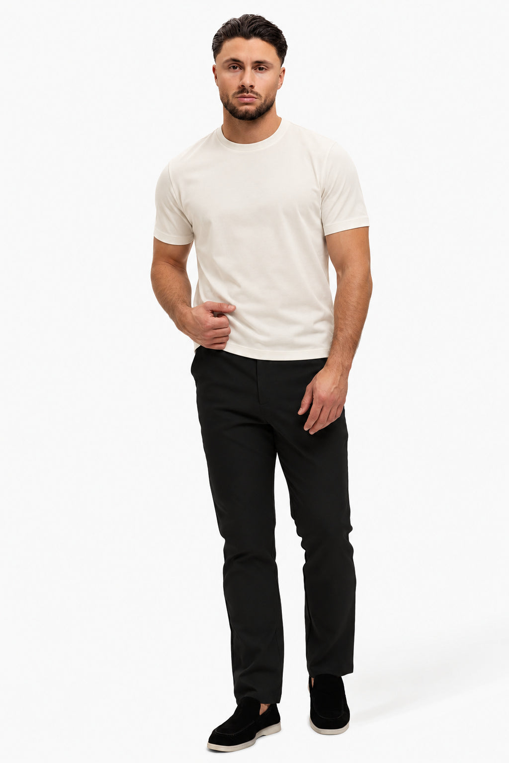 Gloss Essential Shirt off-white – studio full, zwarte pantalon