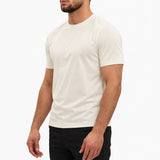 Gloss Essential Shirt off-white – studio side, zwarte pantalon