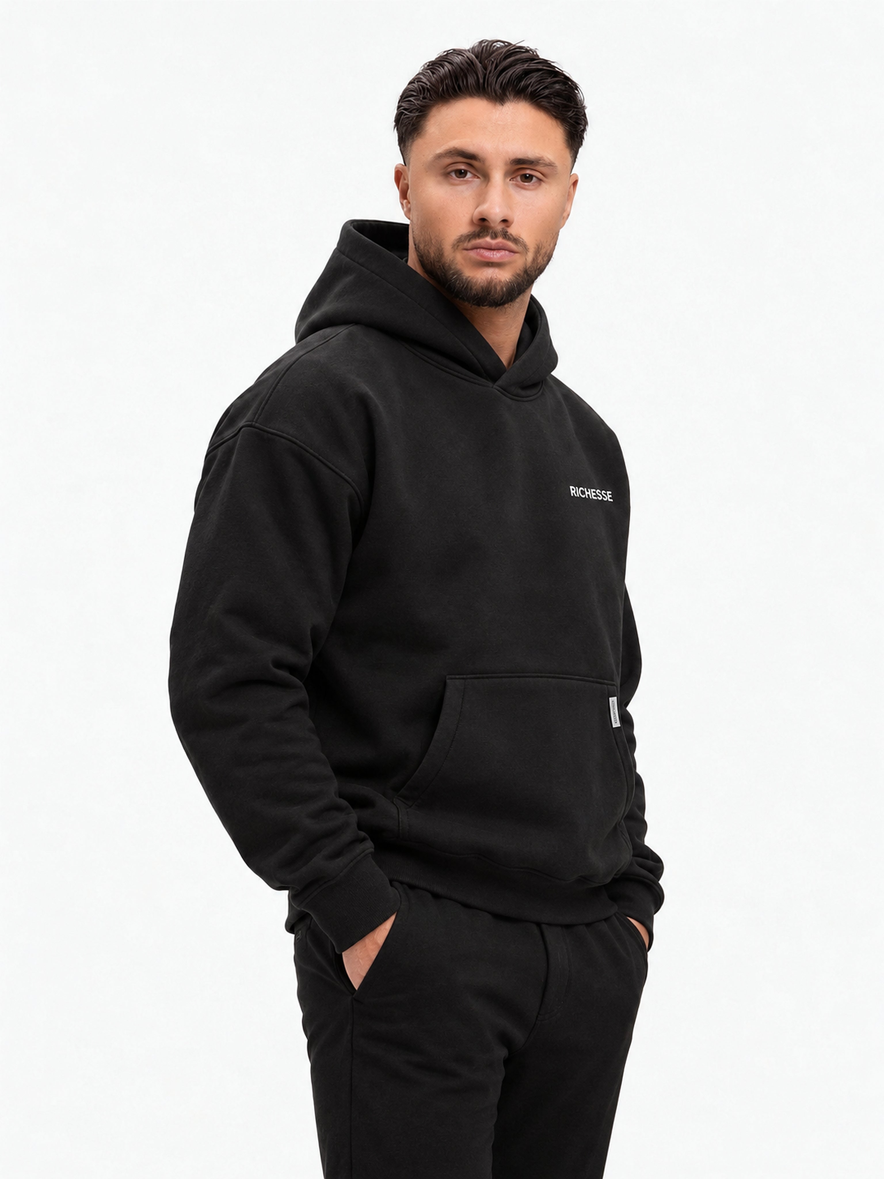 Grace Hoodie Black - schuin op model