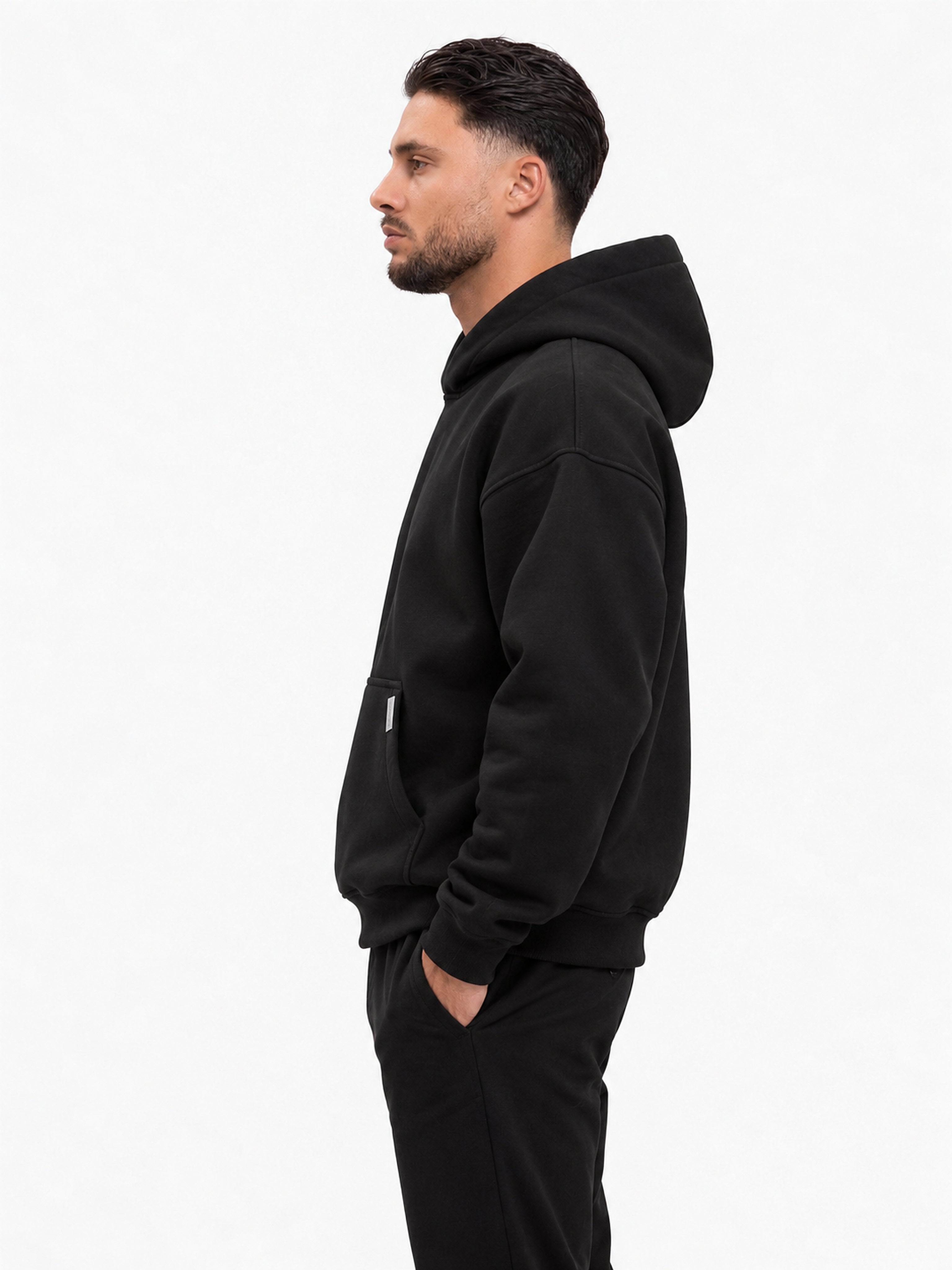 Grace Hoodie Black - zijkant op model