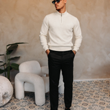 HALF ZIP KNIT | CREME — lifestyle met zwarte broek, pose 04