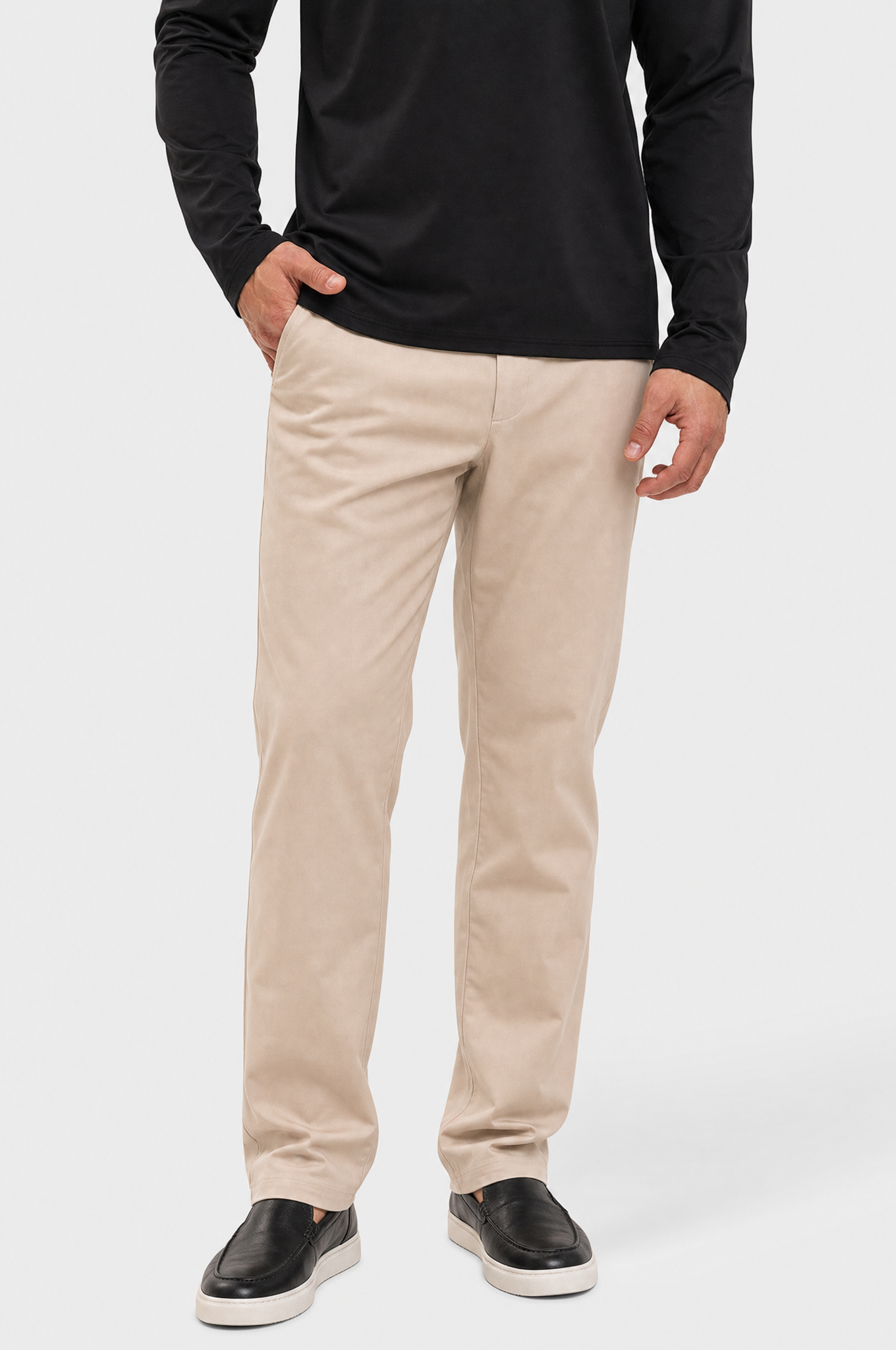 ESSENTIALS PANTS BEIGE - studio schuin voor
