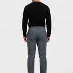 Essential Pants Dark Grey - model achter
