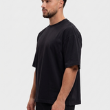Oversized Cotton T-Shirt Black — zijkant, oversized fit met dropped shoulders
