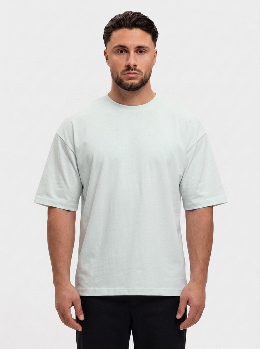 Oversized Cotton T-Shirt Mint — voorkant, Calvin (1,83 m) draagt maat S