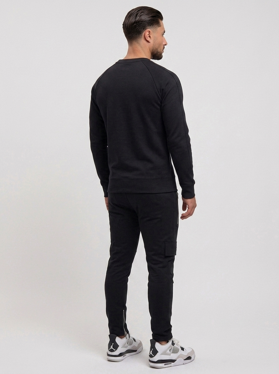 Capitan Tracksuit Black - achterkant studio