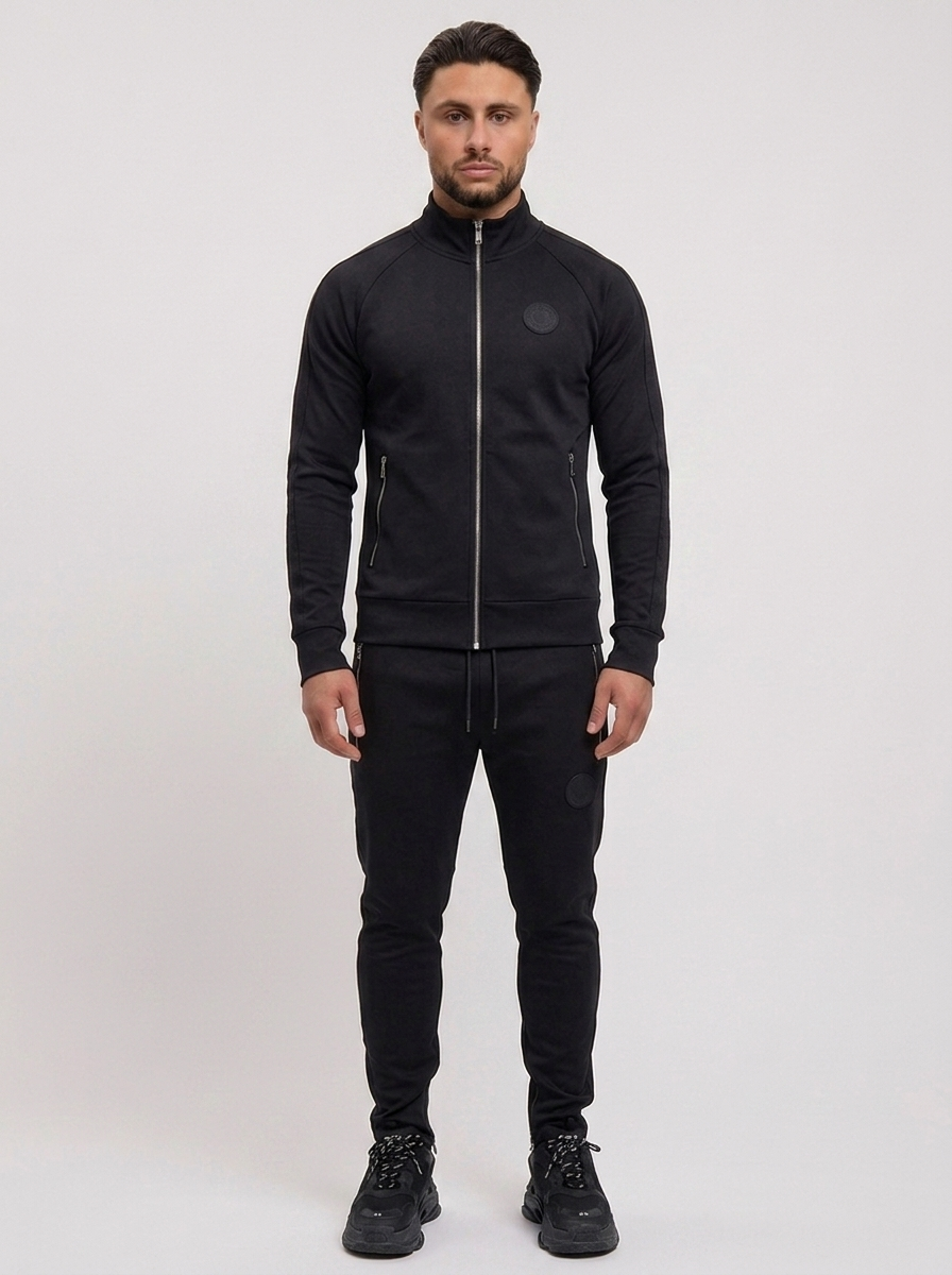 Mayor Tracksuit Black - voorkant volledig studio