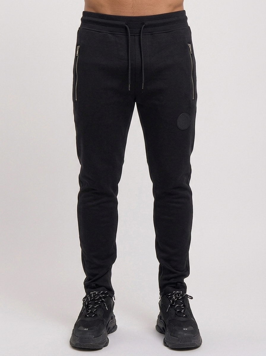 Mayor Tracksuit Black - broek voorkant studio