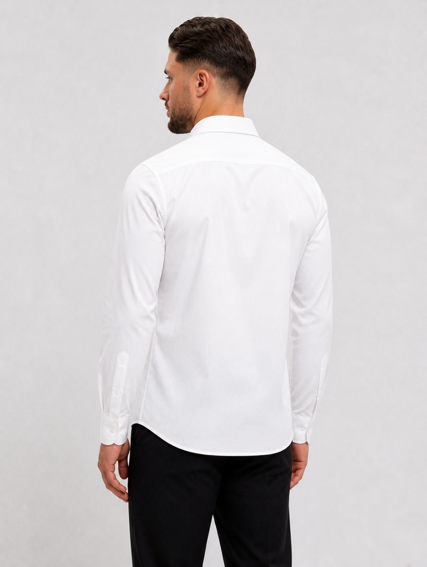 Classic White Shirt - achterkant studio