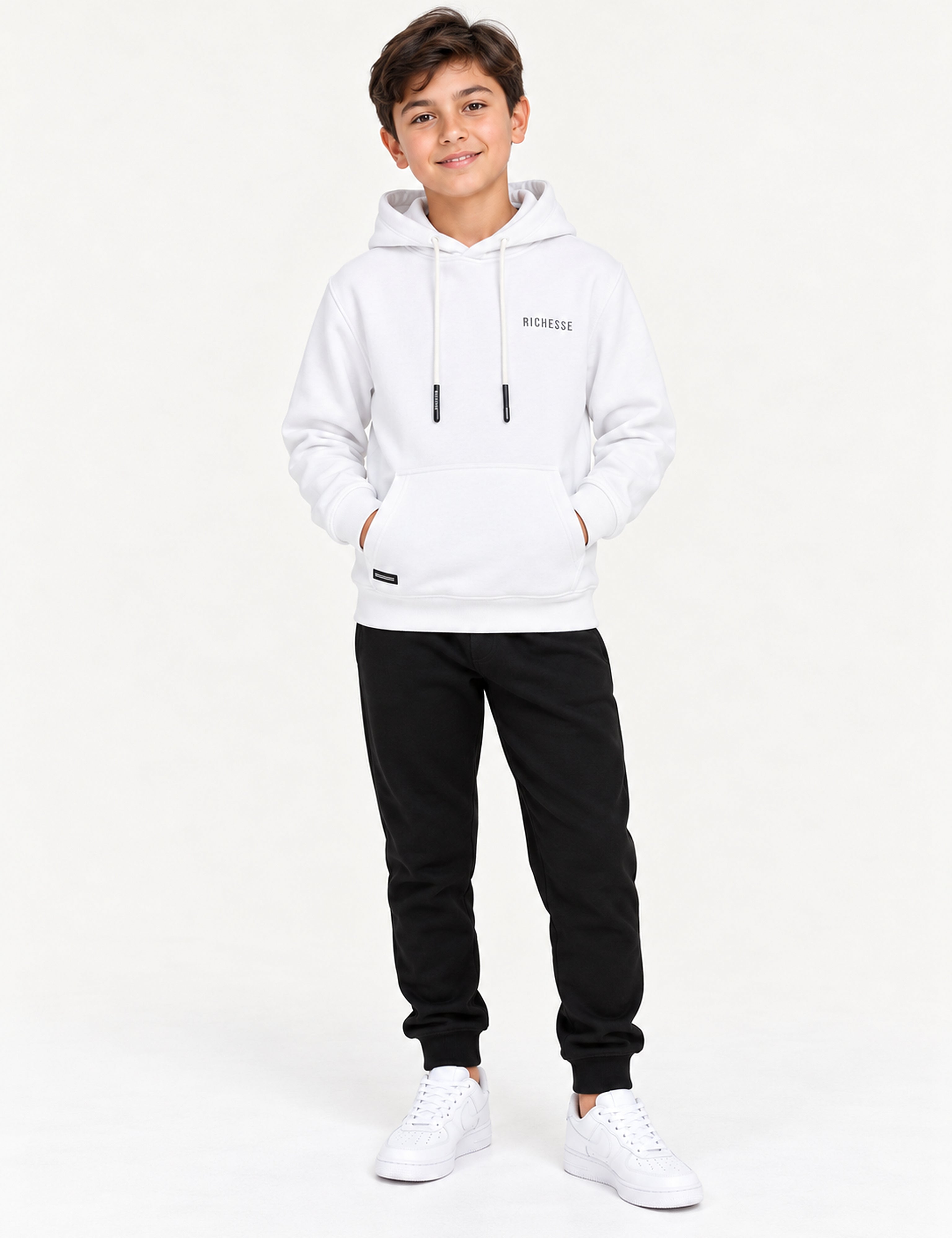 Richesse Capitan Hoodie JR White - voorkant op model
