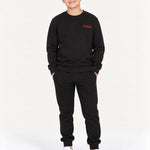 Richesse Crewneck JR Black - voorkant op model