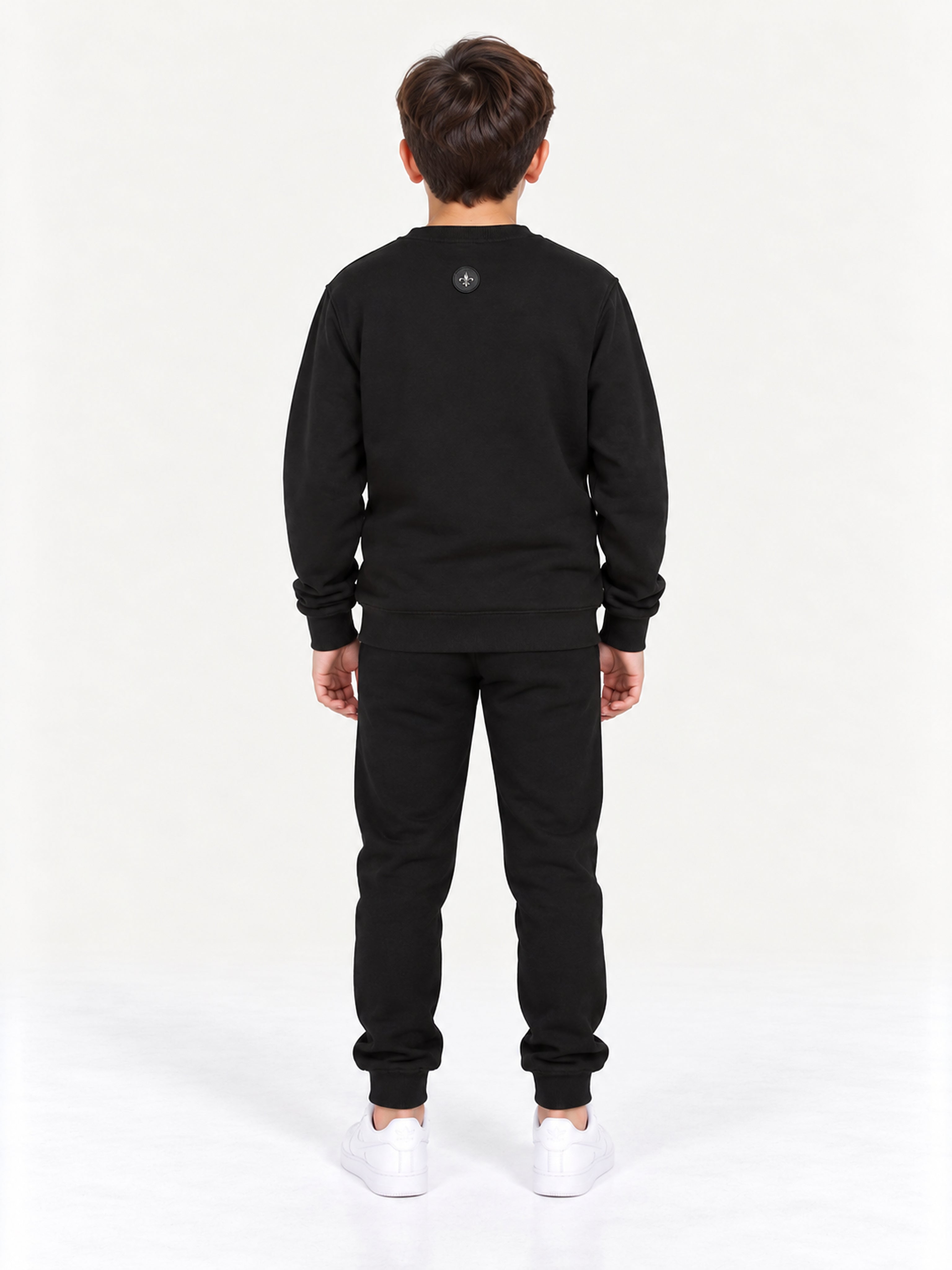 Richesse Crewneck JR Black - achterkant op model