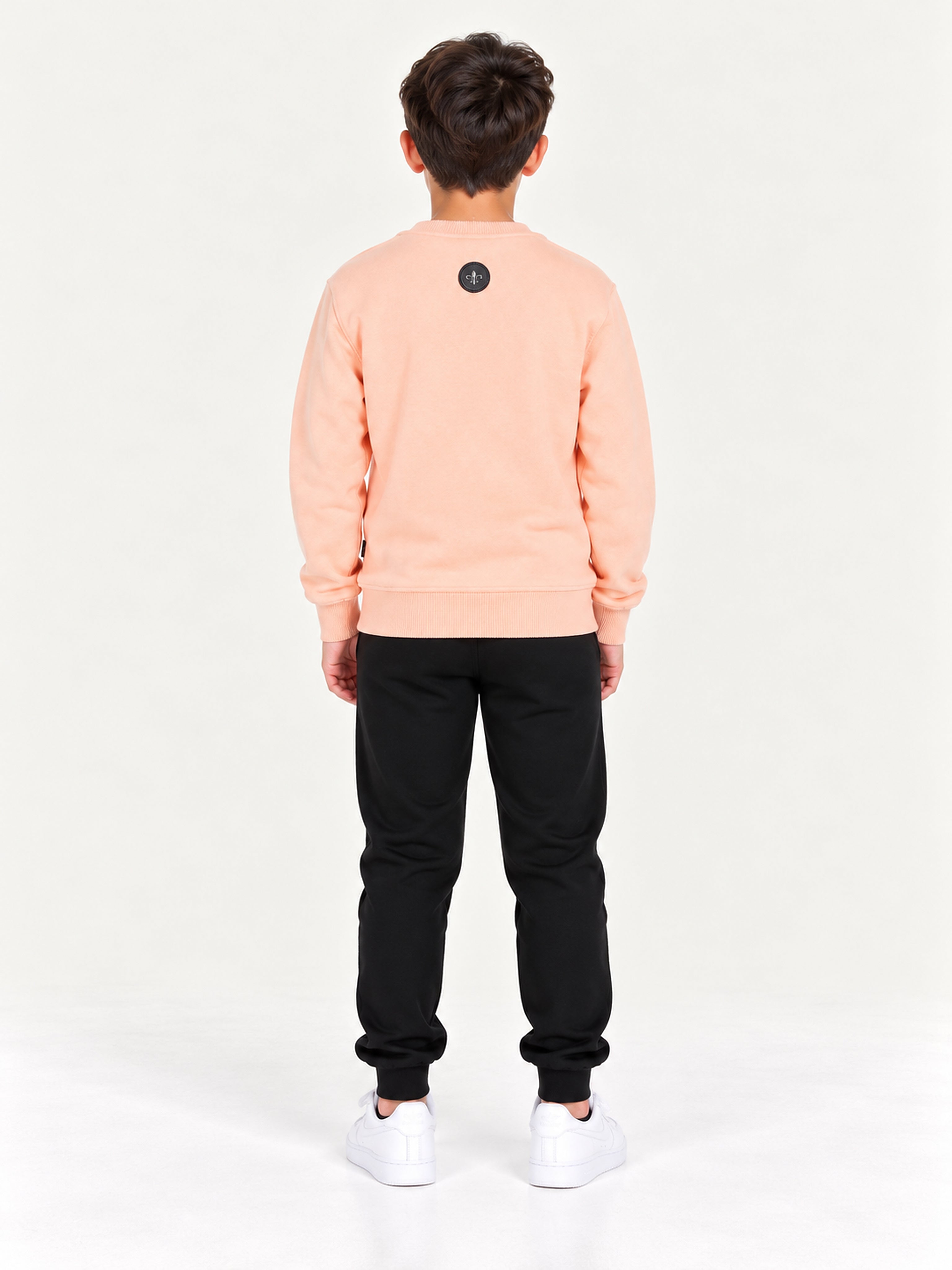 Richesse Crewneck JR Pink - achterkant op model