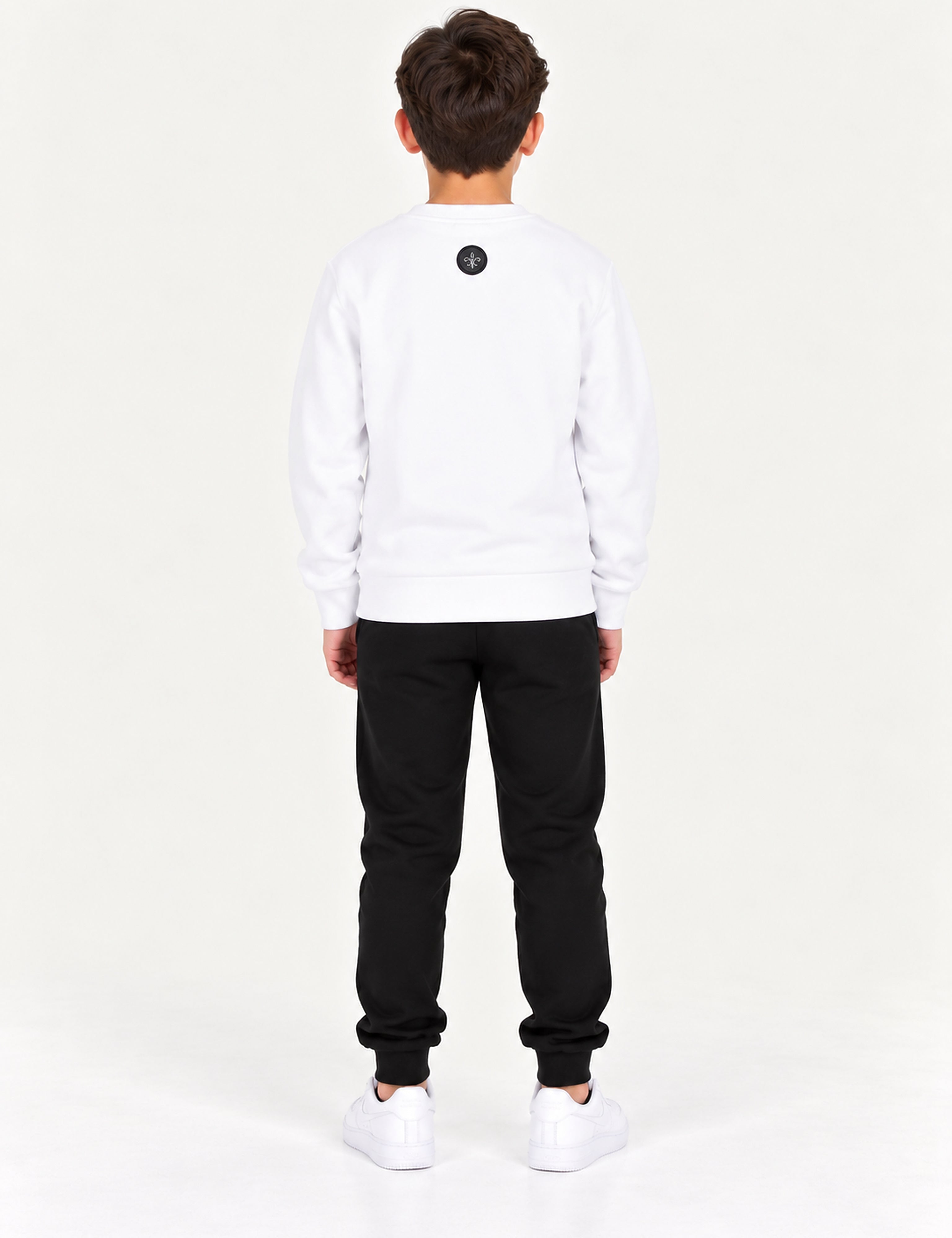 Richesse Crewneck JR White - achterkant op model