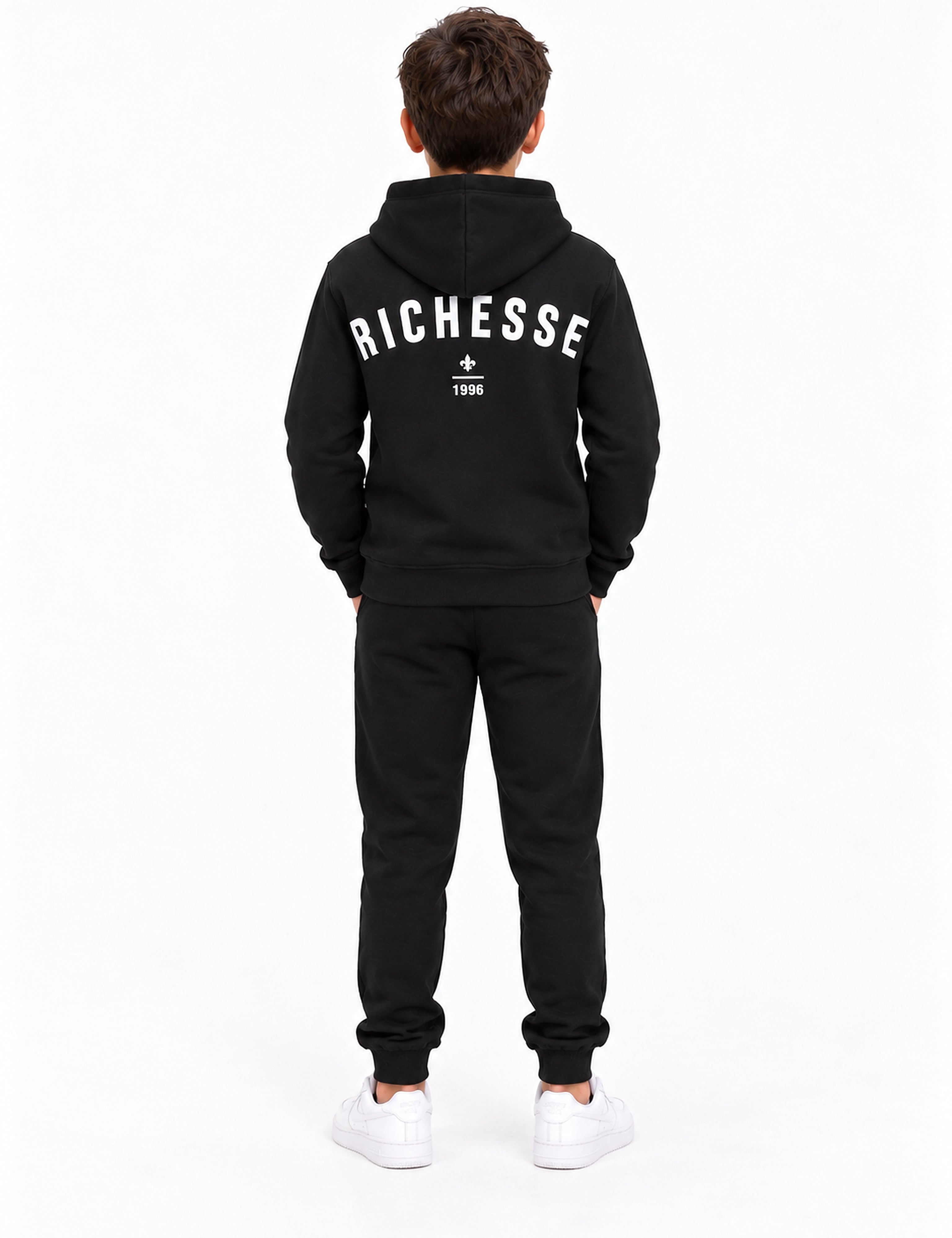 Richesse Deluxe Hoodie JR Black - achterkant op model