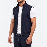 MONZA bodywarmer marineblauw – schuin van voren, complete set met bijpassende pants (studio)