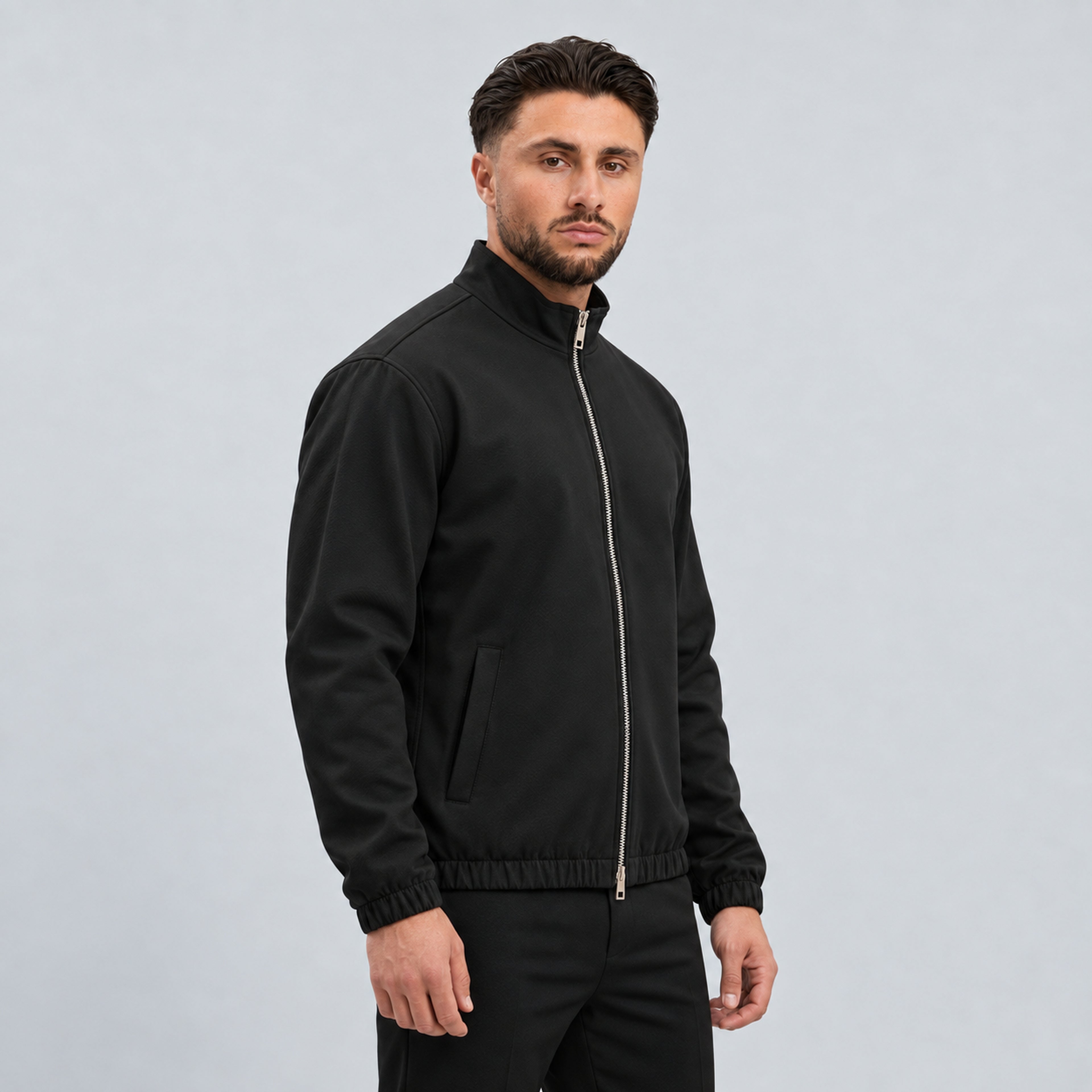 MONZA jacket zwart – schuin zijkant op model