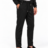 MONZA pants zwart – schuin van voren, complete set met bijpassende jacket (studio)