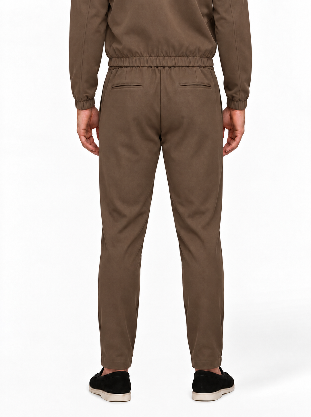 MONZA pants bruin – achterkant, complete set met bijpassende jacket (studio)