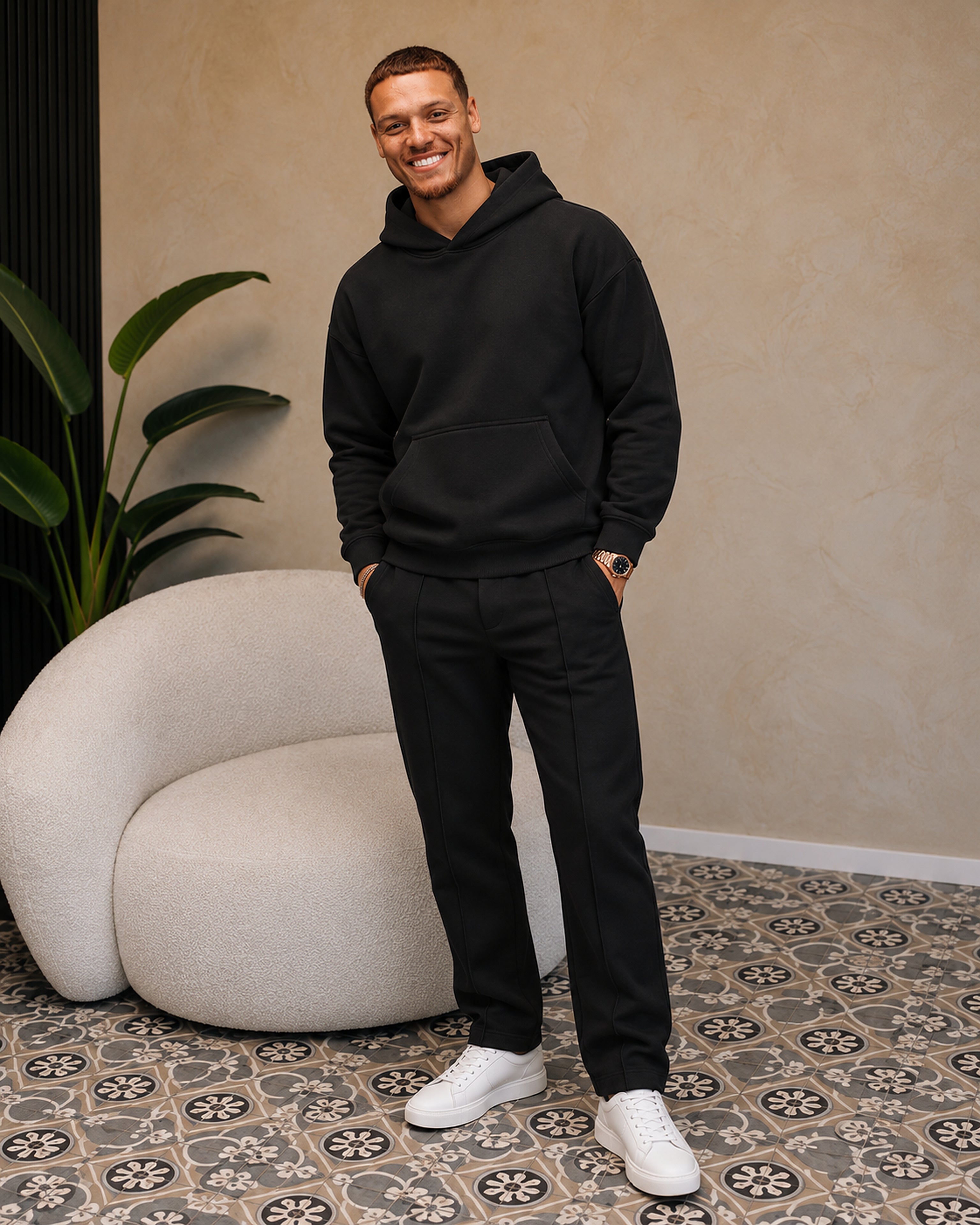 RK Blank Hoodie Black Oversized - gedragen