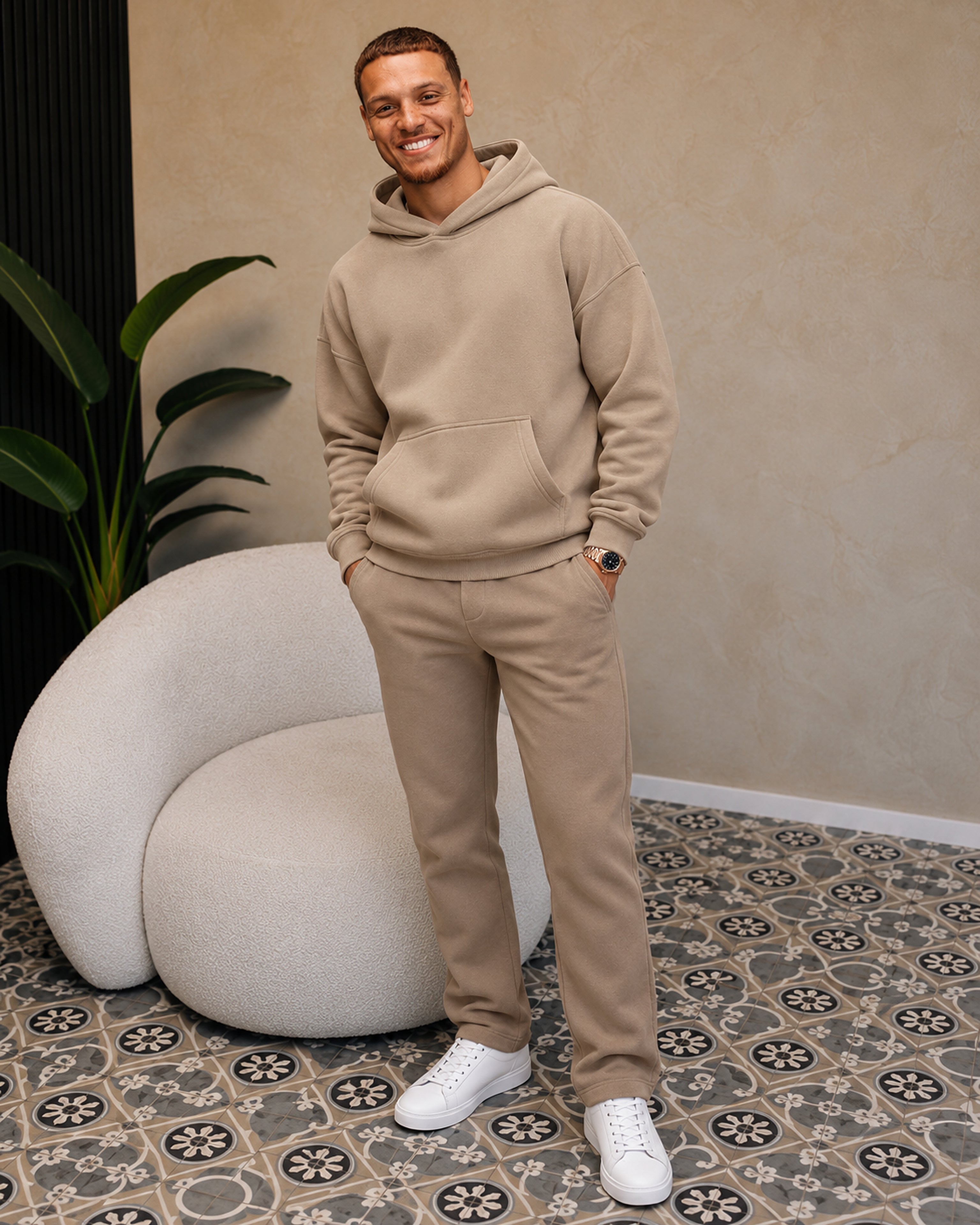 RK Blank Hoodie Brown Oversized - gedragen