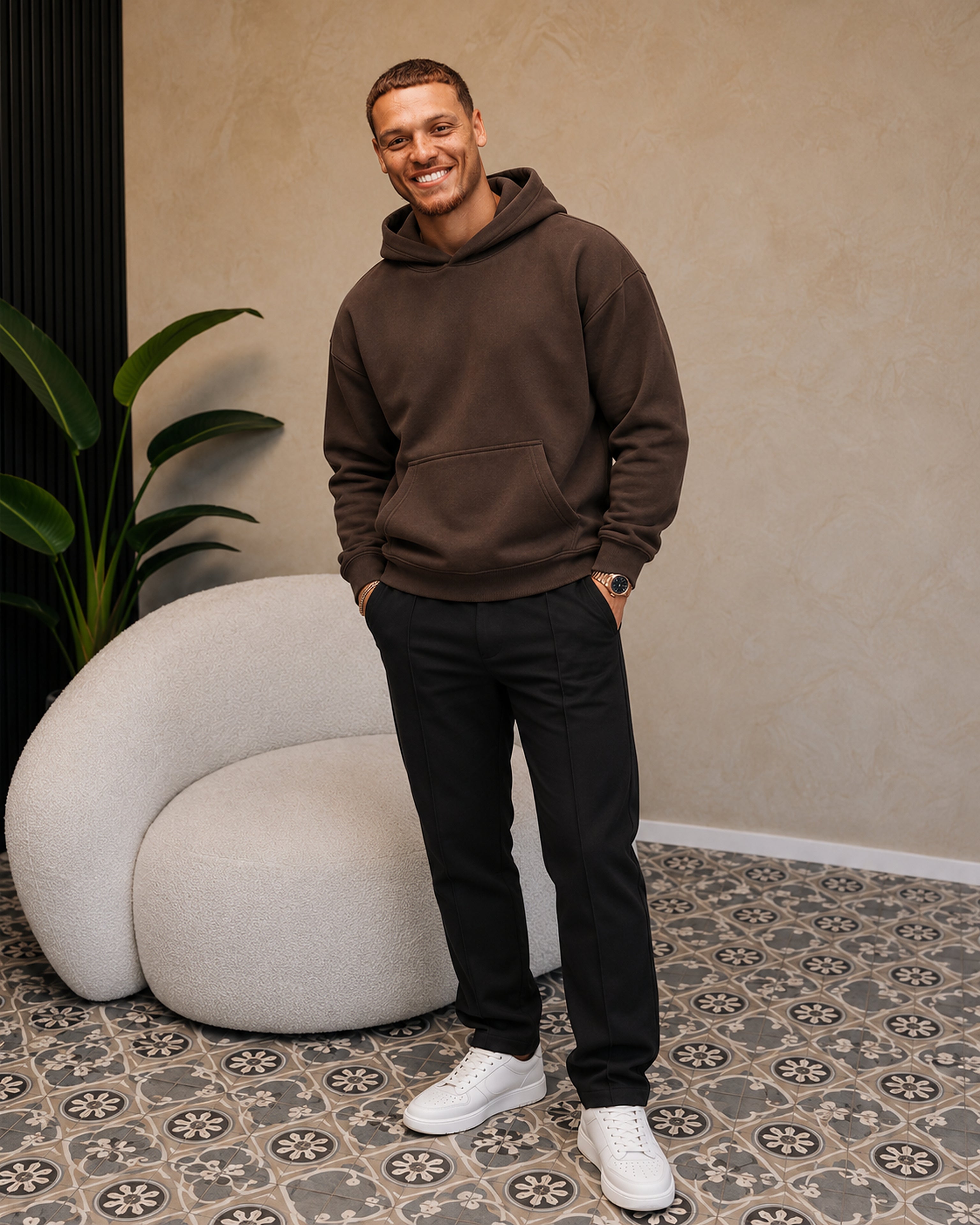 RK Blank Hoodie Coffee Oversized - gedragen