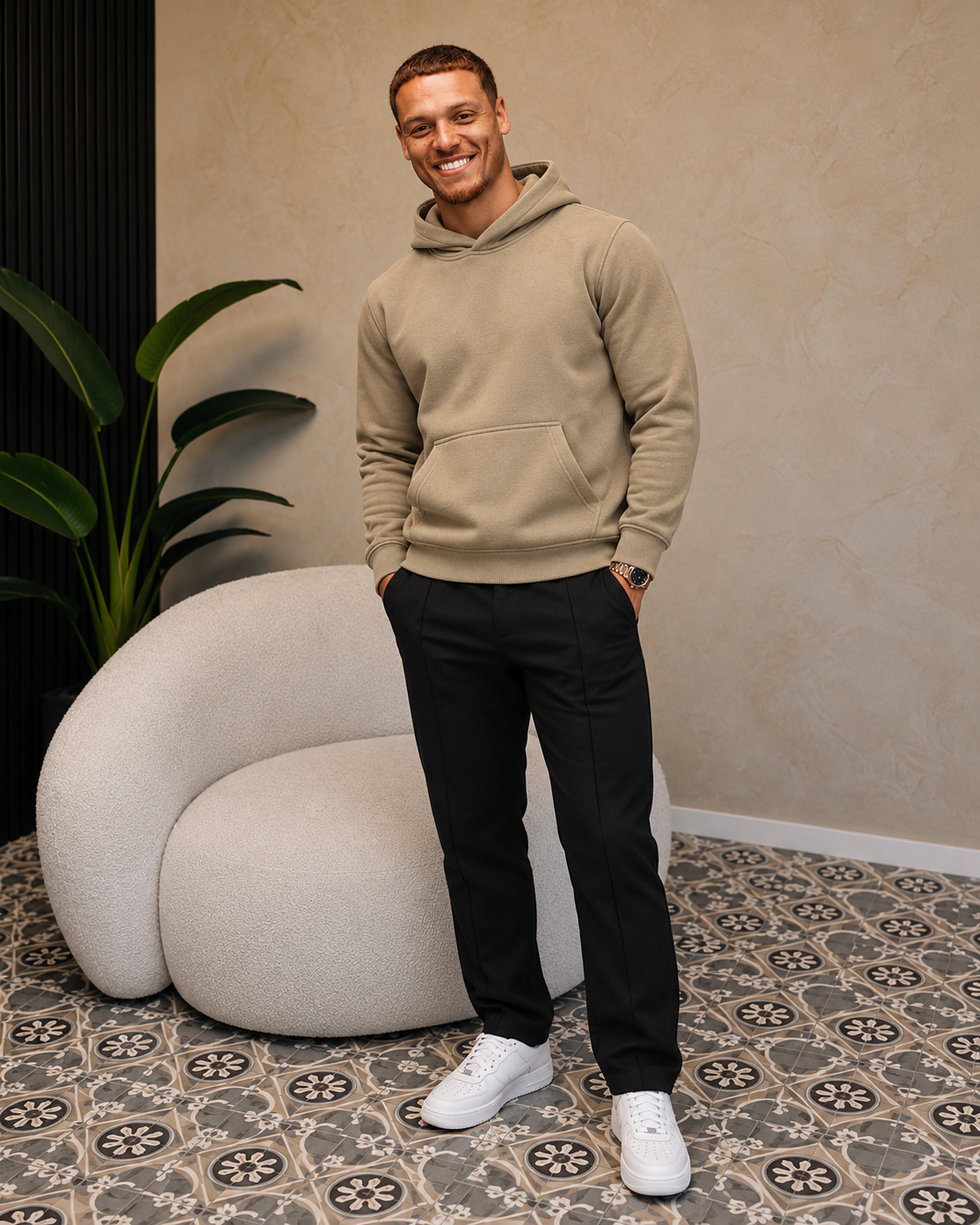 RK Blank Hoodie Olive Regular Fit - gedragen