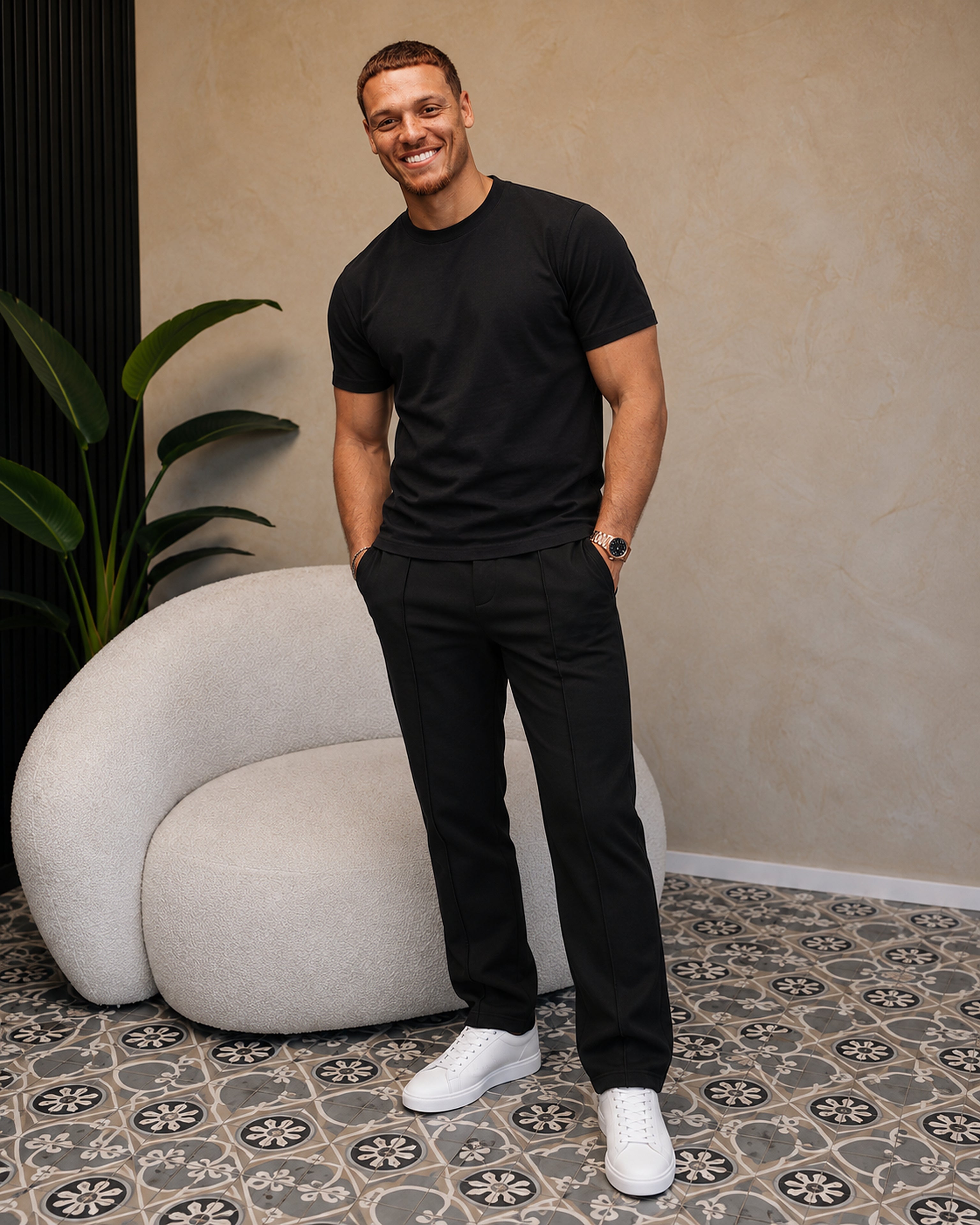 RK Blank Tee Black Slimfit - gedragen