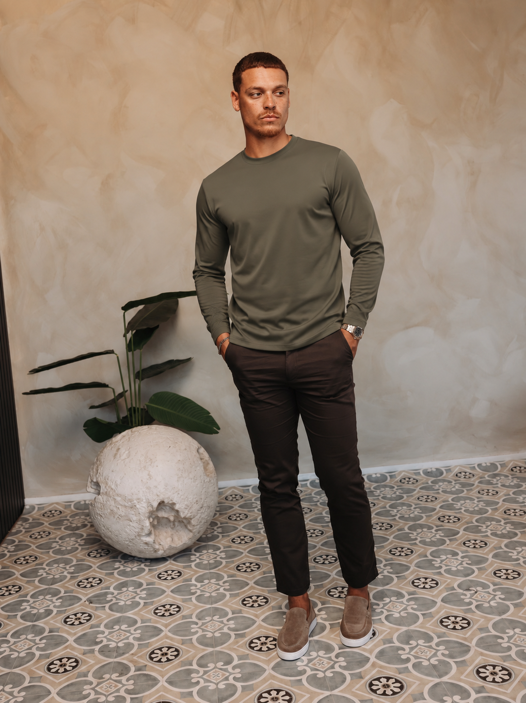 SHINY ESSENTIAL LONGSLEEVE MIDNIGHT OLIVE — lifestylefoto