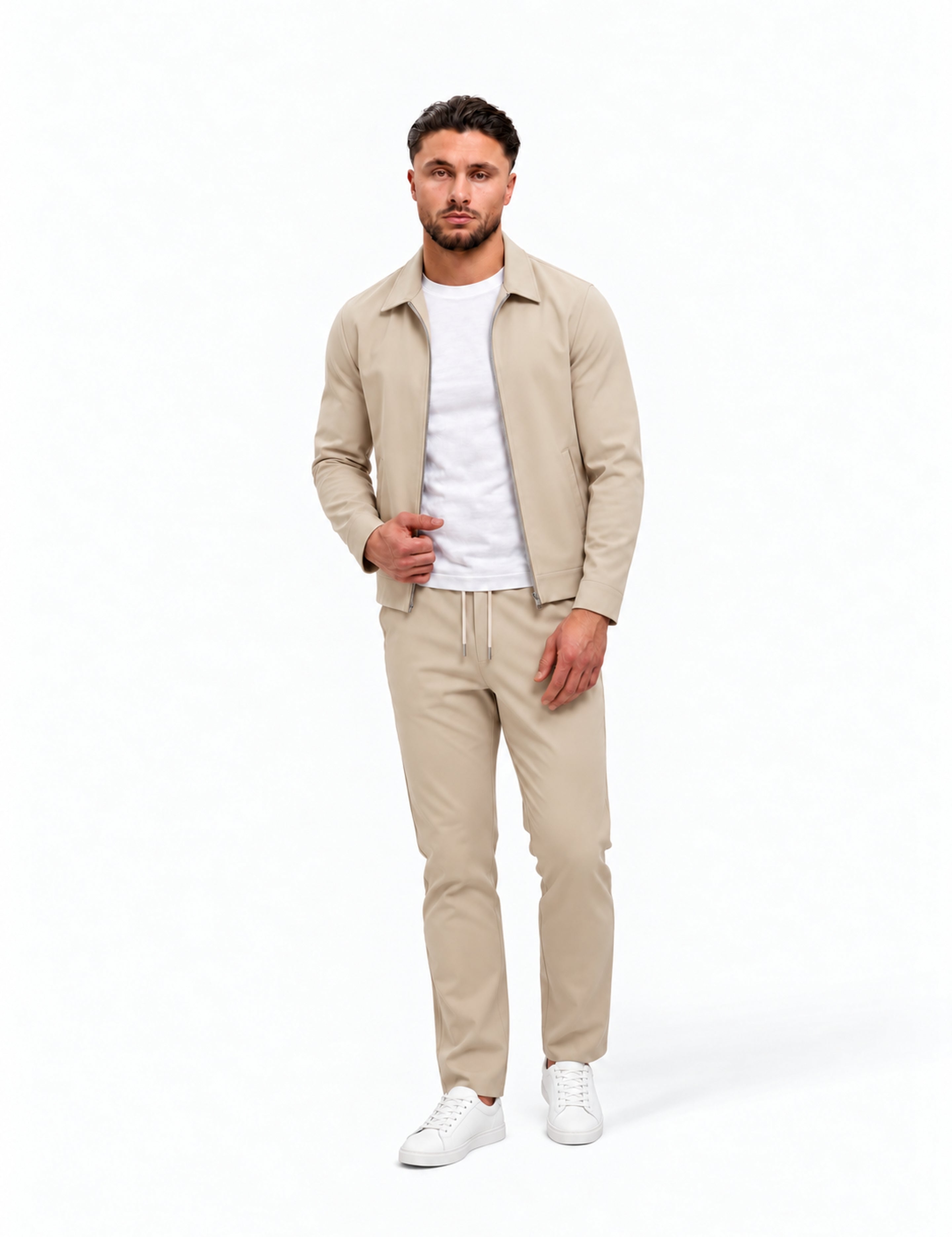 TECH SUIT | BEIGE - volledige outfit met witte sneakers
